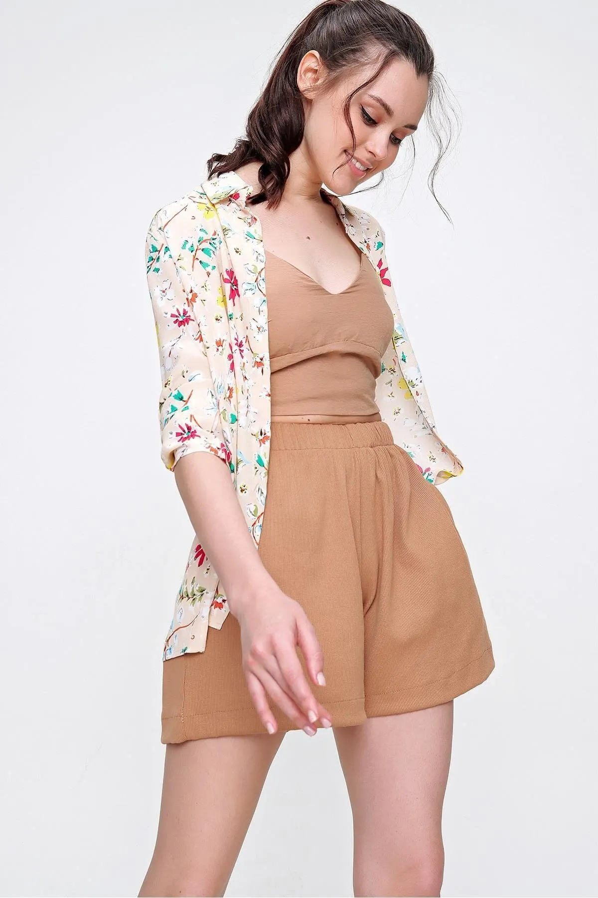 

Women Powder Flower Weaving Viscose Shirt