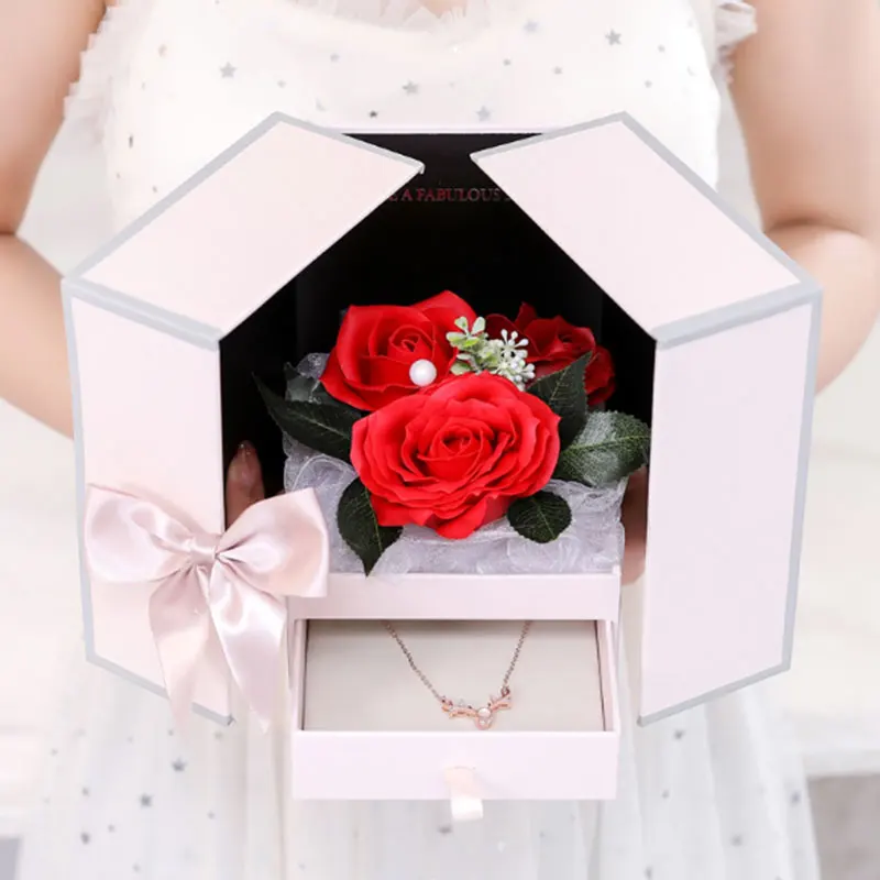 Подарок на День святого Валентина для девочек Подарочная коробка с розой