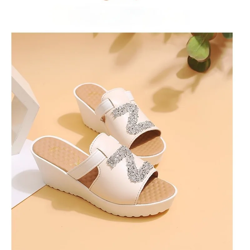 

2021 Summer Sandals New Rhinestone Fish Mouth Sandals Women's Slope Heel Platform Platform Shoes Large Size 34-45 Slippers Bling