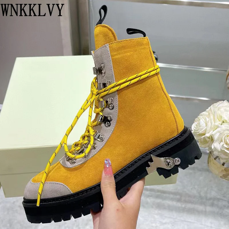 

Женские ботинки из натуральной кожи на толстой подошве