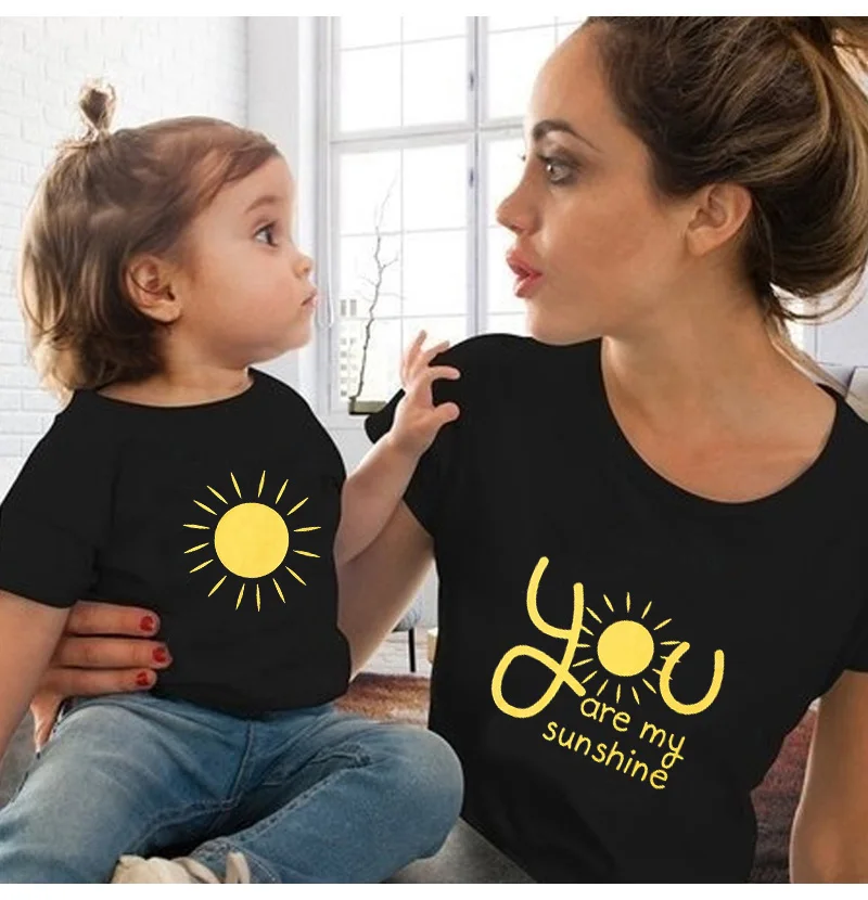 

Одинаковая рубашка для семьи с надписью You are My Sunshine, футболка для мамы, дочки, отца, сына, детей, топы, Ромп, наряды, Повседневная семейная футболка, 1 шт.