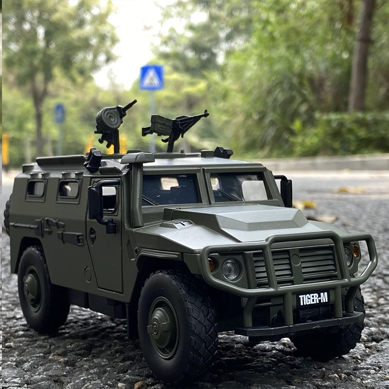 Модель автомобиля в масштабе 1:32 С идентификацией Русский Тигр | Игрушки и хобби