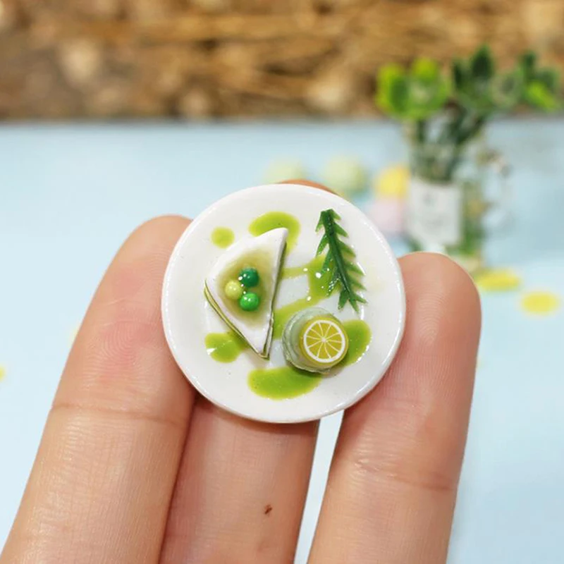 

Dollhouse Miniature Resin Triangle Matcha Cakes Plate Doll Mini Food Accessories