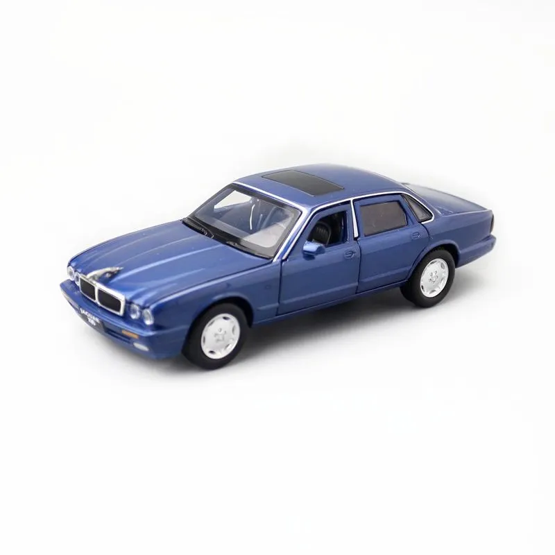 Автомобиль Ягуар XJ6 1:32 Масштаб классический литый под давлением со звуком