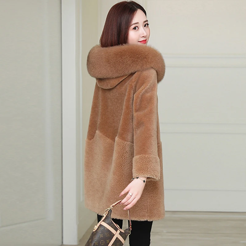 Женская зимняя куртка средней длины из овечьей шерсти с искусственным мехом |