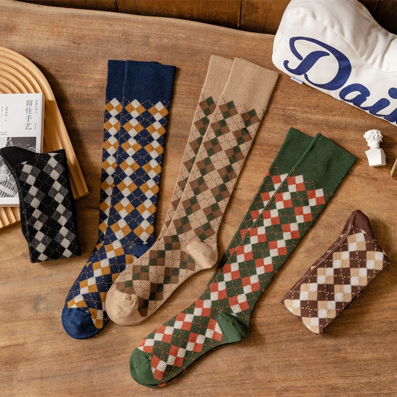 

Новинка 2021, модные женские чулки, Осень-зима, высококачественные хлопковые дышащие повседневные длинные носки в клетку в японском стиле рет...