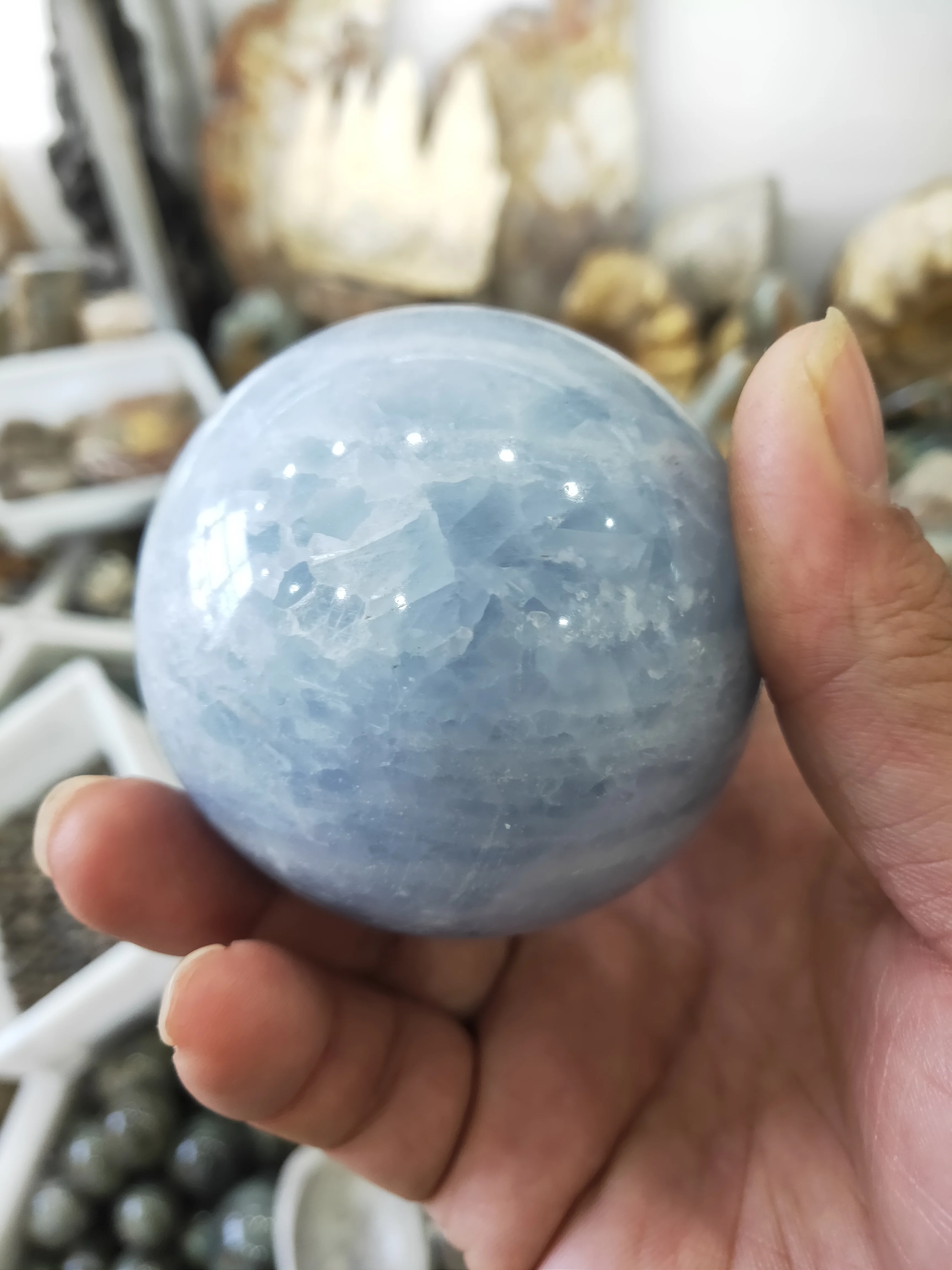 

Шар из натурального кианита 60 мм, хрустальный камень, сфера отлично подходит для медитации, украшения дома, чакра камень «Reiki»