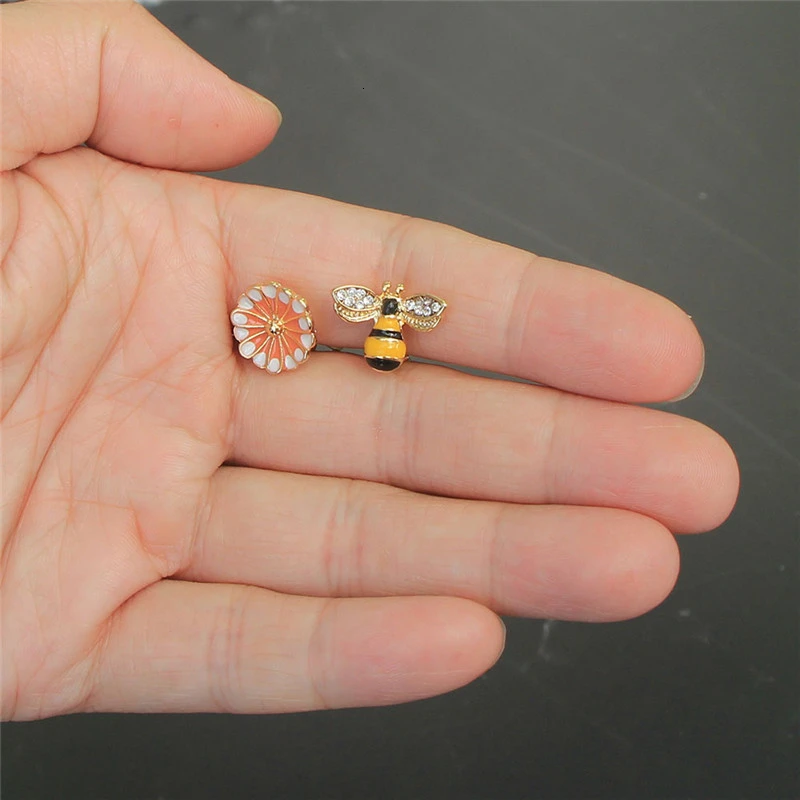 Серьги гвоздики для девочек ассиметричные серьги клипсы с милой Пчелкой и