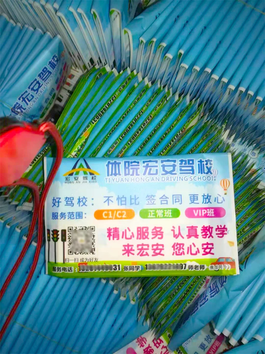 Изготовленные на заказ рекламные бумажные полотенца карманные салфетки в стиле