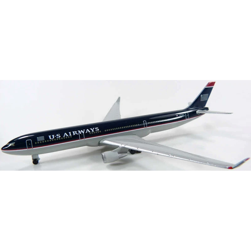 

HERPA 508407 1/500 Airbus A330-300 American Airlines finished passenger aircraft model