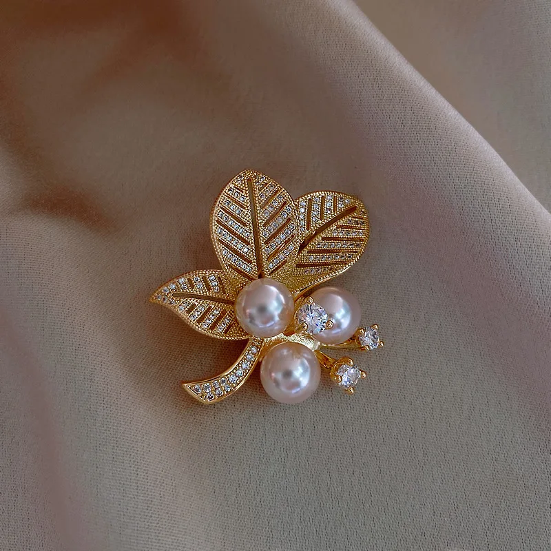 

New Flower Pearl Personality Forest Brooch Women's Temperament Suit Anti Light Buckle Atmosphere Fashion Brooches Jewelry