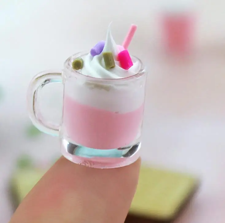 

1pc New Arrival Mini Resin Strawberry Milkshake Miniature Dollhouse Accessories Simulation Furniture Model Toys gift