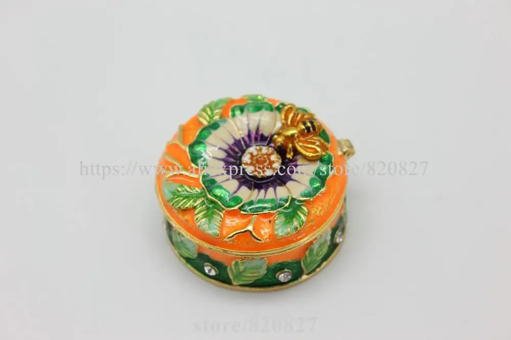 Round Shape Trinket Jewelry Box with Bee and  Leaf Collectible  Bee Trinket Box Holder Trinket Box