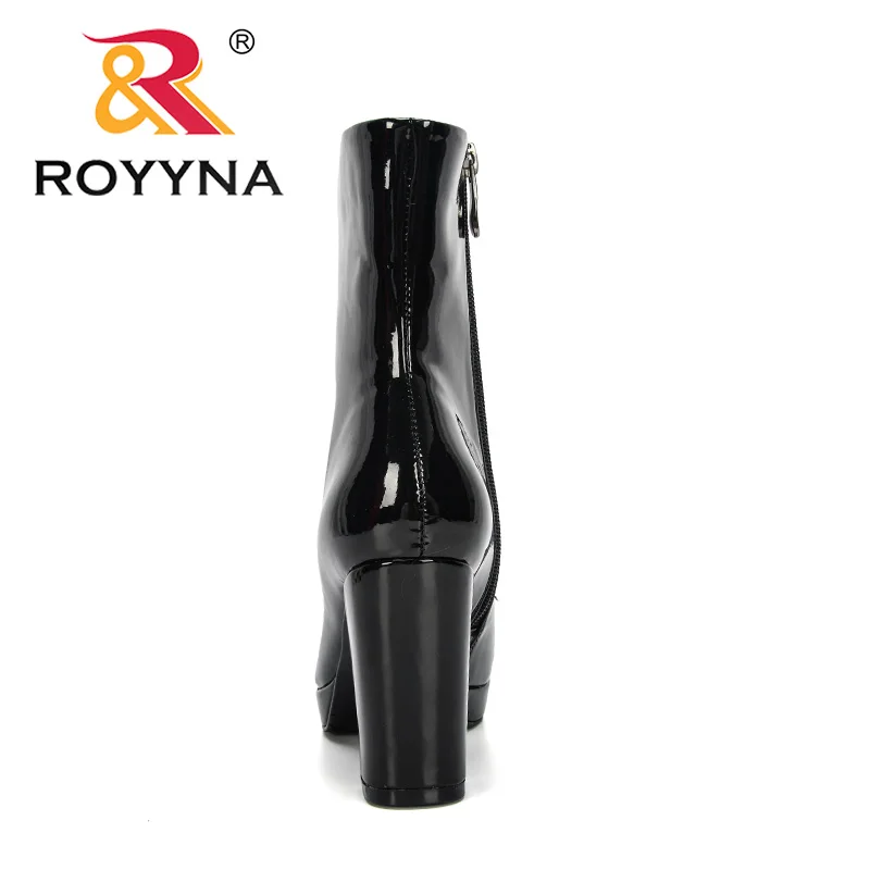 ROYYNA/Новинка 2019 года дизайнерские ботинки женские с острым носком на высоком