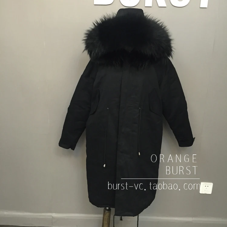 Женское хлопковое пальто с большим меховым воротником длинное утепленное в