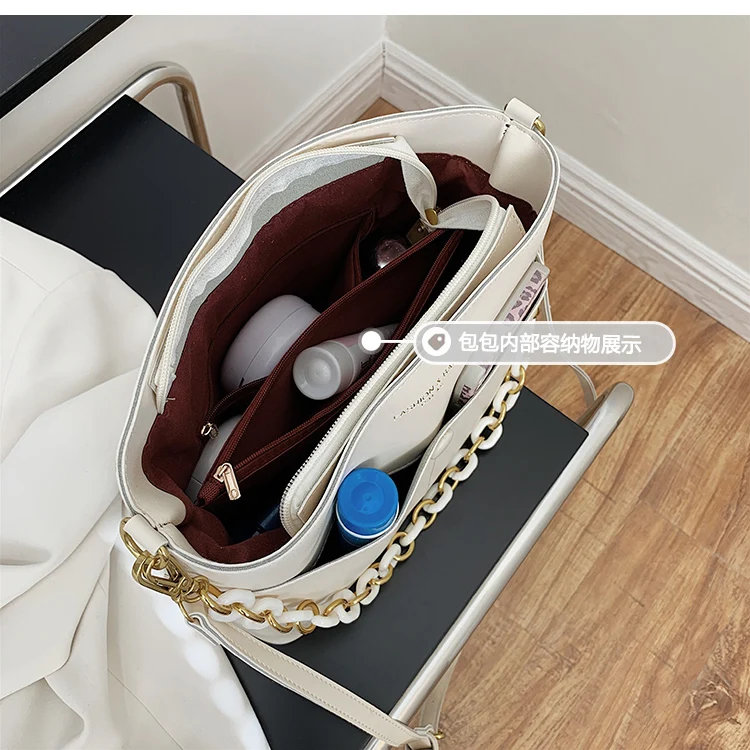 

Niche Design High-end HOT Bag Female 2021 New Fashion Messenger Bag Chain Shoulder Bucket Bag Underarm Bag Tote Bag Width: 26cm