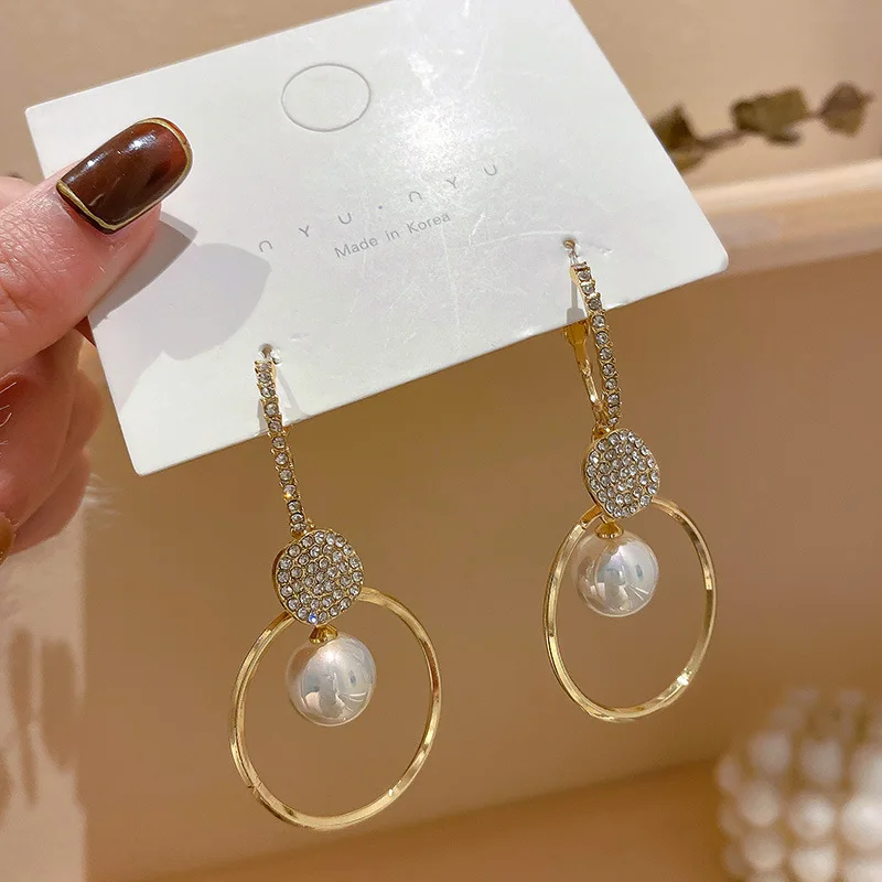 

Pearl circle senior feeling small earrings new tide south tower long earrings female temperament French web celebrity