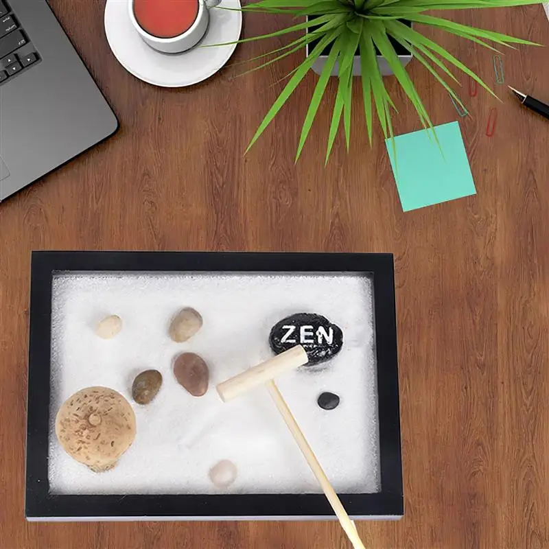 

Миниатюрный набор Zen Garden для стола, офисного стола, миниатюрное украшение из песка дзен для медитации, Создайте уникальный успокаивающий кв...
