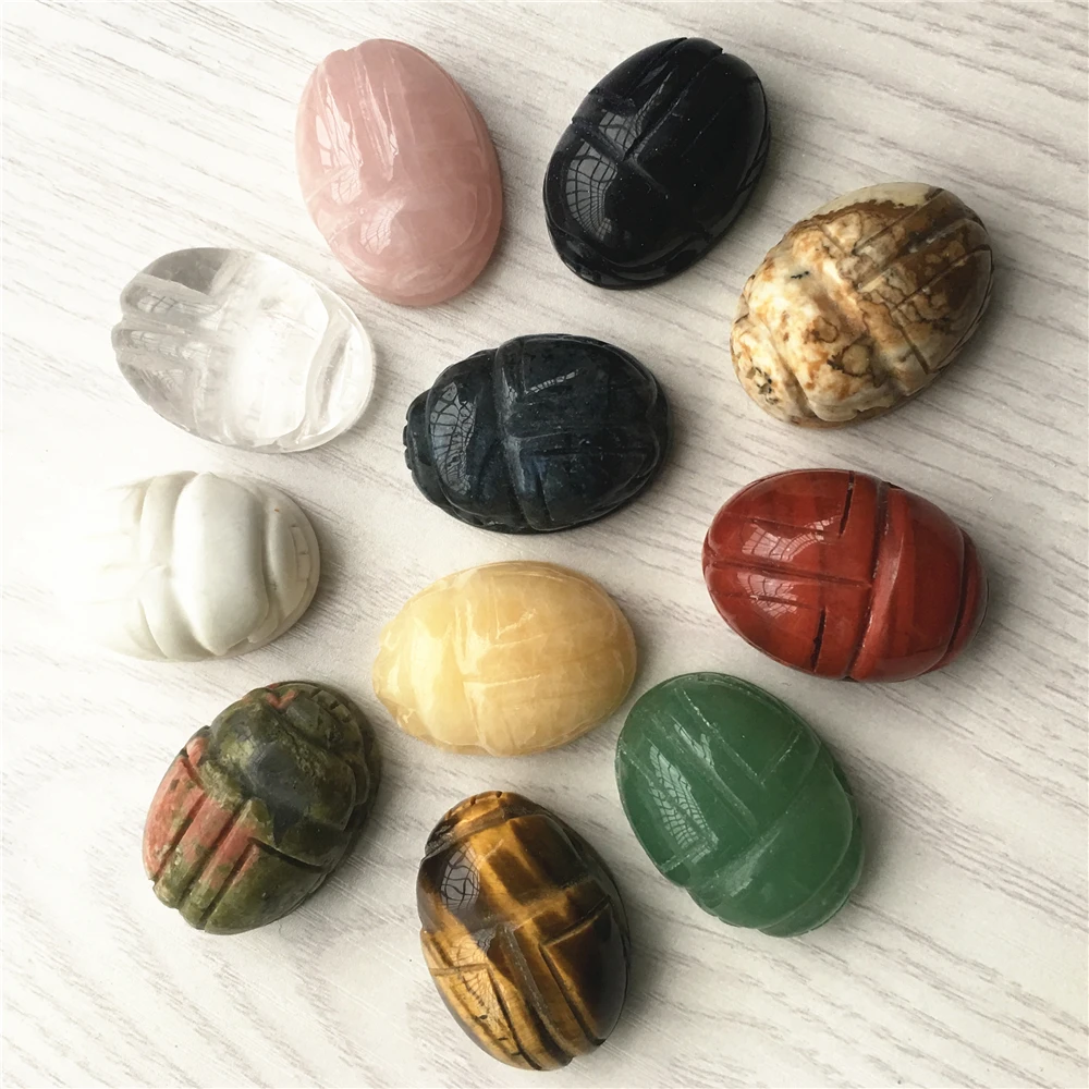 Браслет с подвеской из натуральных кристаллов в виде жука розы кварц жук