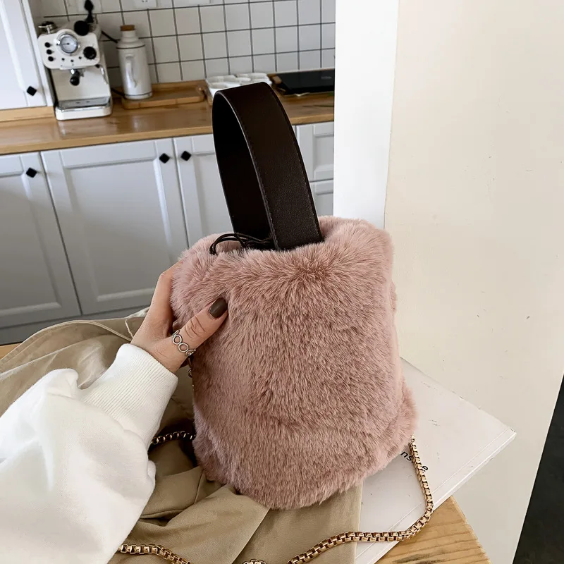 

Plush Tote Bags For Women 2020 New Luxury Handbags Soft Faux Fur Bag Elegant Bucket Bag Women Chain Crossbody Bag Women Bolsa