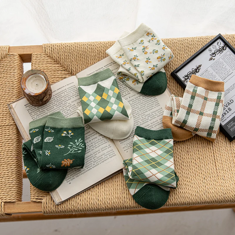Women Socks 2022 New Fashion Green Floral Long Socks Cotton Korean Style For Women Breathable Casual Trendy Crew Socks Cute Girl