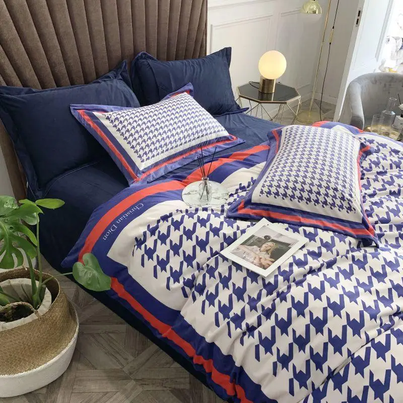 Комплект постельного белья в синюю клетку с рисунком постельное белье цветным