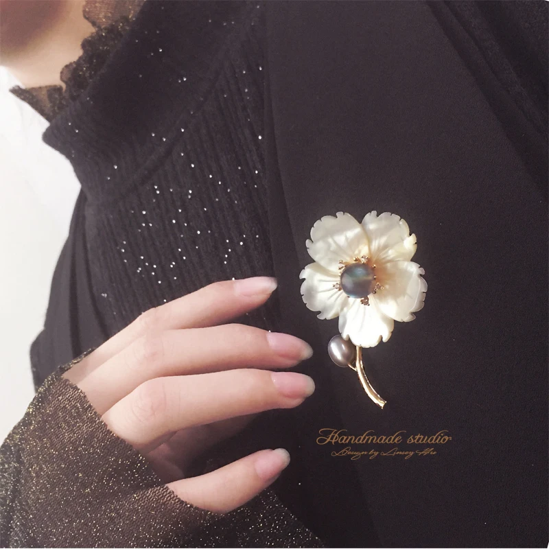 

CCijiNG Flower Brooches Jewelry Romantic Freshwater Pearls Brooches Women Fashion Trendy Christmas Gift Handmade XZ2002