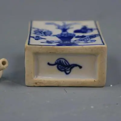 

Antique porcelain blue and white antique pattern snuff bottle
