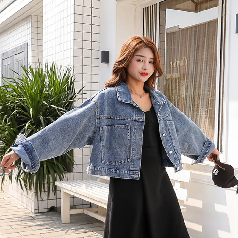 Женская джинсовая куртка с блестками светло-голубая короткая куртка-бомбер