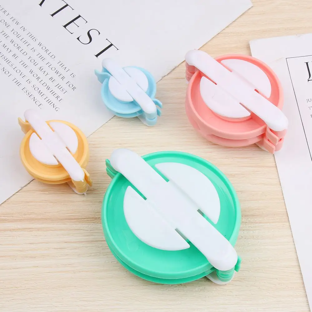 

4Pcs New DIY Knitting Needle Needle Craft Hat Scarf Decoration Knitting Tool Round Pompom Maker Ball Weaver Tools