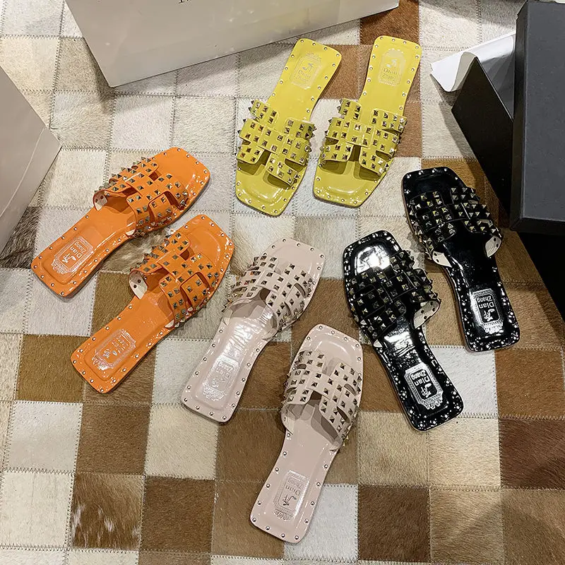 

2021 Summer High Quality Slippers Fashion Rivet Flat Slippers External Wear Comfortable Slippers All-Match Beach Shoes