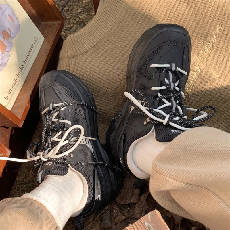 

Женские кроссовки на платформе, черные дышащие повседневные кроссовки на толстой подошве, спортивная обувь для женщин, теннисная обувь с ву...