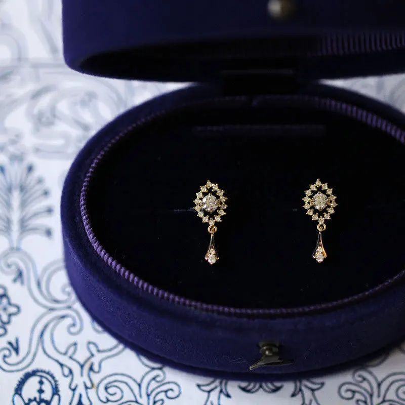 

Vintage Sparkling Zircon Inlaid 925 Sterling Silver Stud Earrings for Women Exquisite Small Piercing Earring Engagement Jewelry