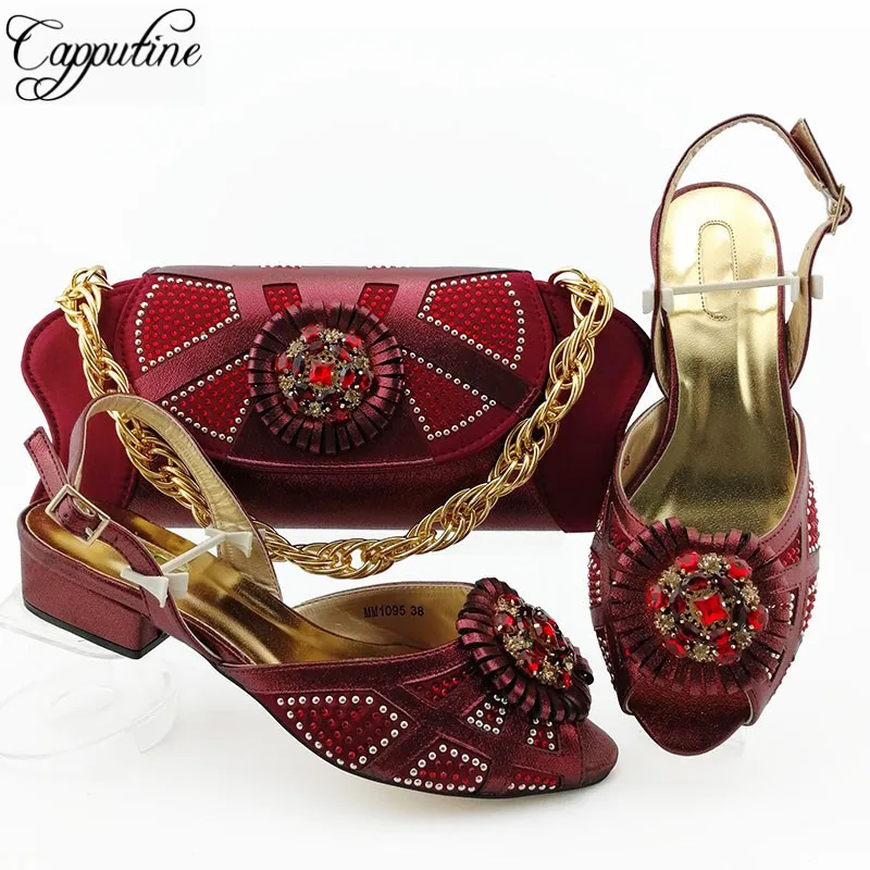 Новейший зеленый дизайн сандалии на среднем каблуке и сумочка в комплекте со