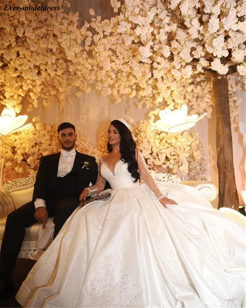 Luxury Saudi Arabia Wedding Dresses Long Sleeves Beaded Crystal Sheer O-Neck Ball Gown Bride Dress Bridal Gowns Vestido de noiva