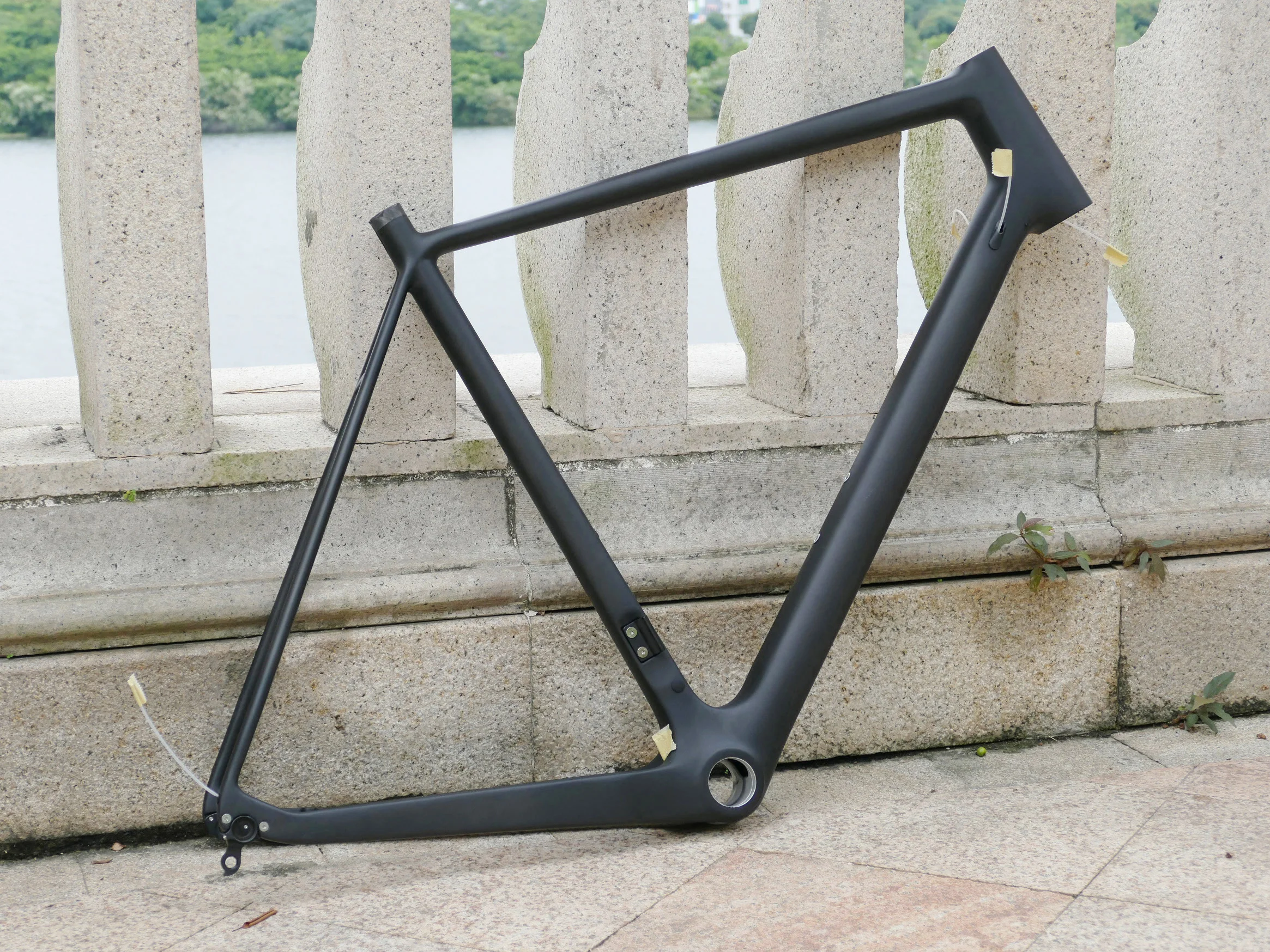 Велосипедный дисковый тормоз Toray Carbon матовый для циклокросса BSA BB30 54 см сквозная