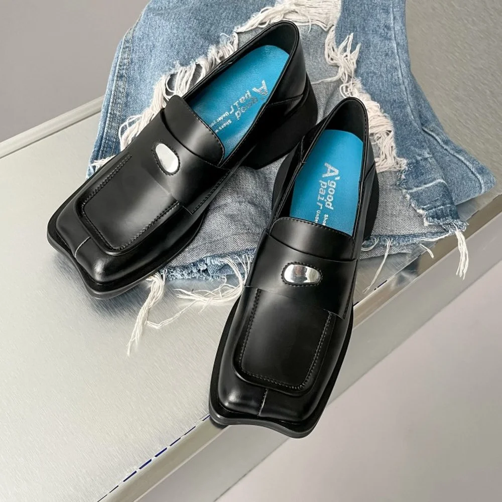 

2022 Womens Duckbill Toe Genuine Leather Wingtip Metal Decor Low Heel OL Shoes Black White British Styles New 2022