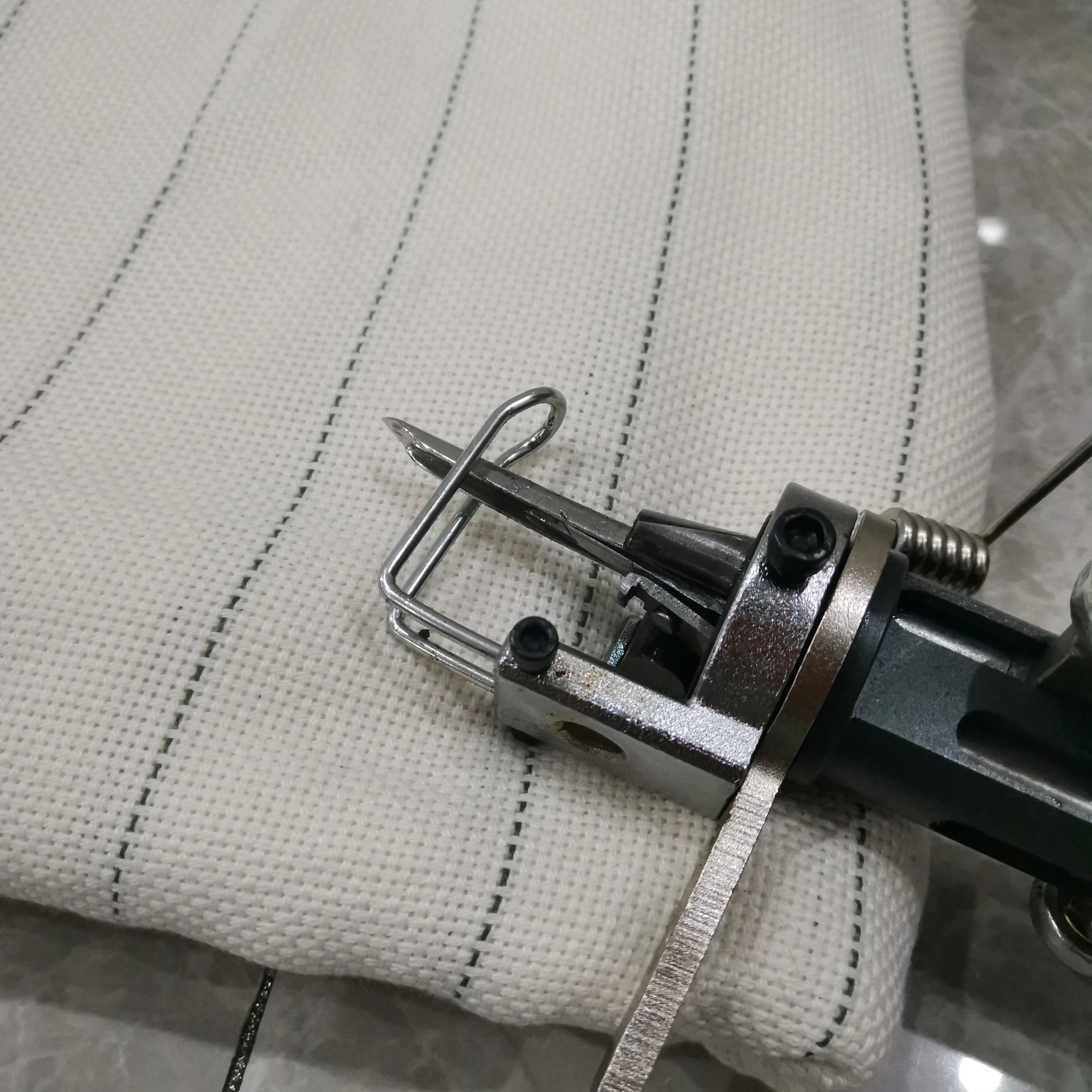 

width 4m Primary tufting cloth Backing Fabric Monk’s Cloth With Green Guidelines for using Rug tufting guns