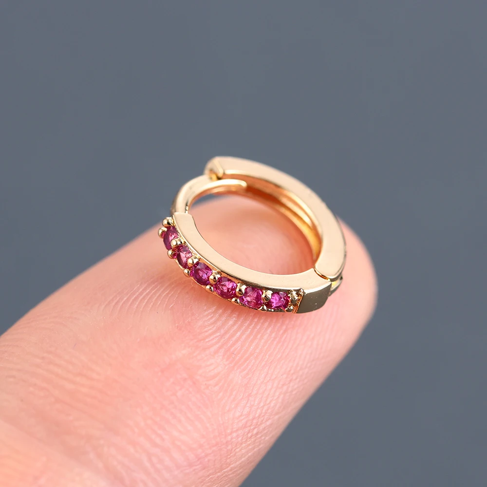 Маленькие серьги-гвоздики 8 мм с золотым наполнителем из циркония женские