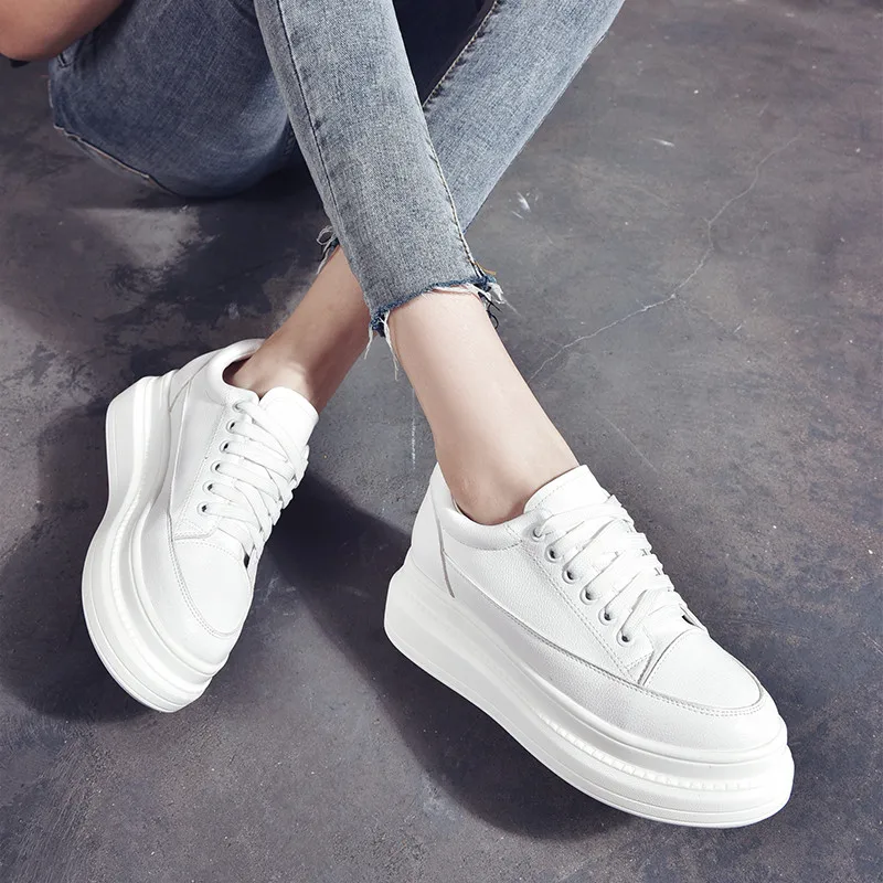

Small white shoes female 2019 spring and autumn new cross straps round head PU thick bottom to increase the leisure platform Spo
