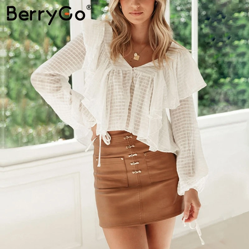 Женская короткая блузка в клетку BerryGo повседневная однотонная хлопковая с v