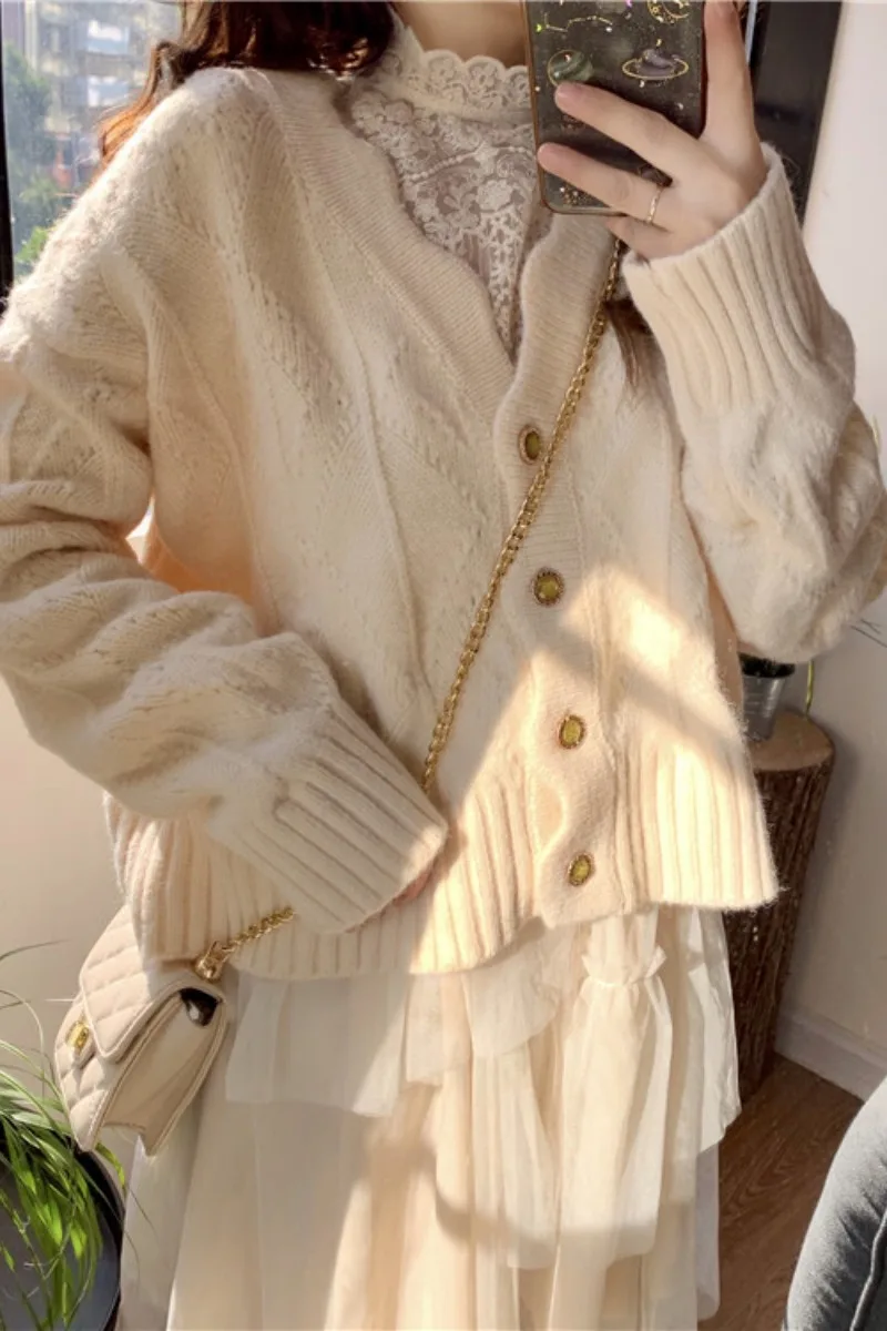 

Autumn Winter Western Style Age-reducing Sweater Coat Knitted Cardigan Super Fairy Temperament Lace Shirt Female 2pcs Suit