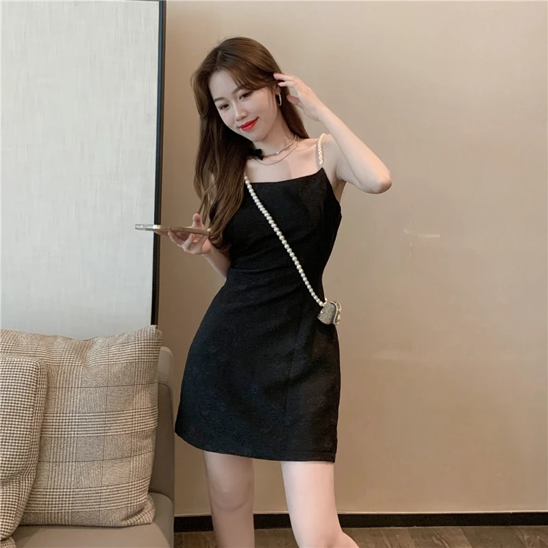 

2021New sexy French retro halter pearl dress temperament waist slim dress