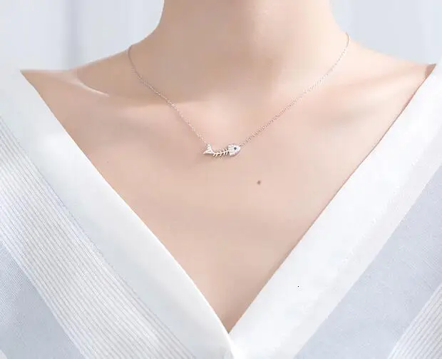 

100% Authentic REAL. 925 Sterling Silver fINE Jewelry Sea Animal Fish Bone with black eye zirconia aa+ pendant Necklace GTLx1770