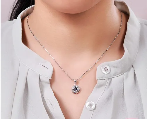 

TN202 Luxury quality 2 Carat SONA Synthetic Gem Halo Pendant Necklaces! Statement Necklace,Necklace ,Sunflower Pendant