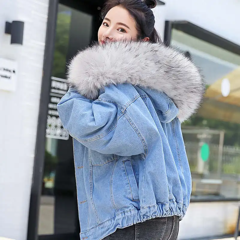 Куртка женская из денима с большим меховым воротником утепленная парка