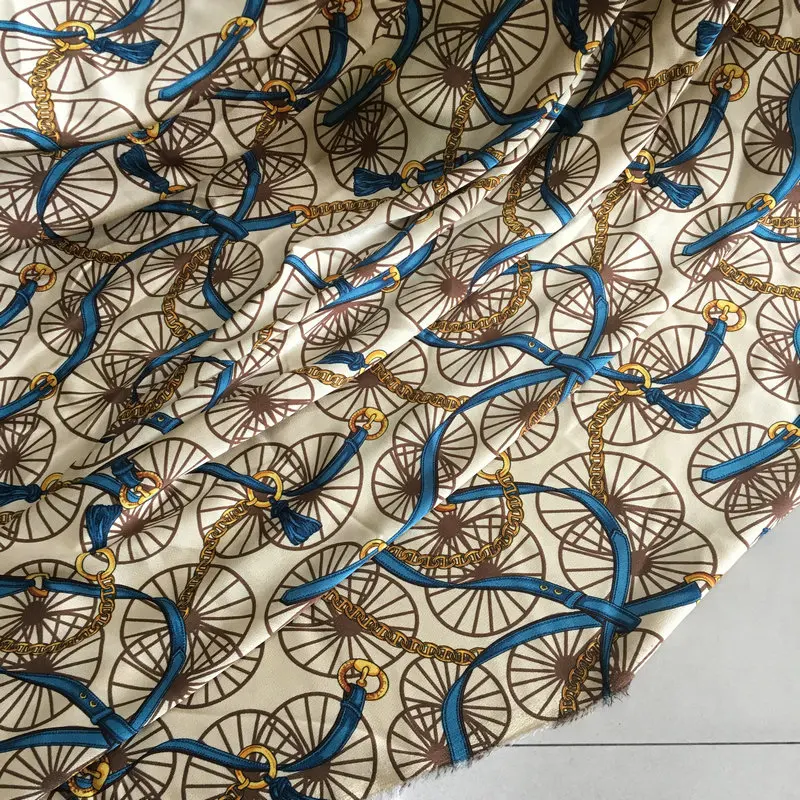 Карета и цепочка с лошадью напечатанная эластичная атласная ткань tissu au meter яркий