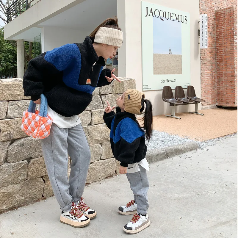 

Зимняя куртка для матери и дочери из овечьей шерсти с бархатным лацканом и длинными рукавами 2021 сочетающаяся одежда для мамы и дочки