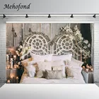 Рождественский фон Mehofond с белой кроватью, подушкой, цветочным изголовьем, деревянная стена, свеча, фон для семейного портрета, фотография, украшение