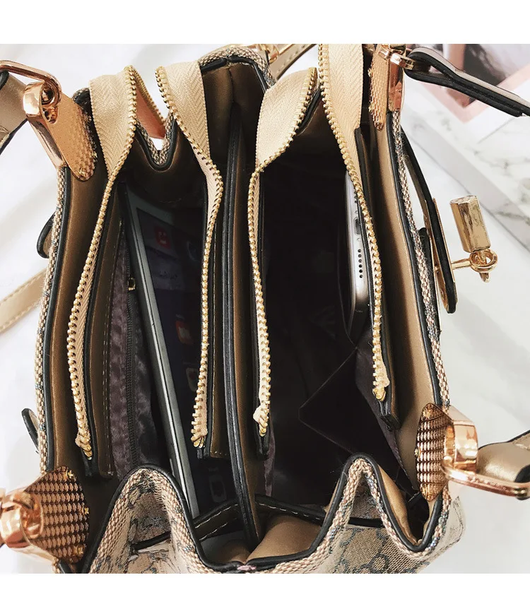 

2021 Women's Women Bag Locking Chain Small Square Bags Single Shoulder Crossbody Rivet Black Pink Gray